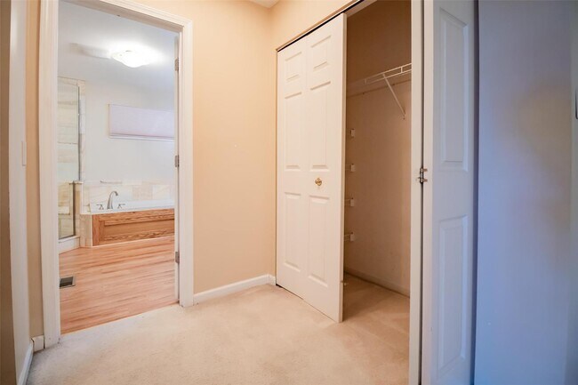 Building Photo - 3309 Lower Lakes Estates Dr