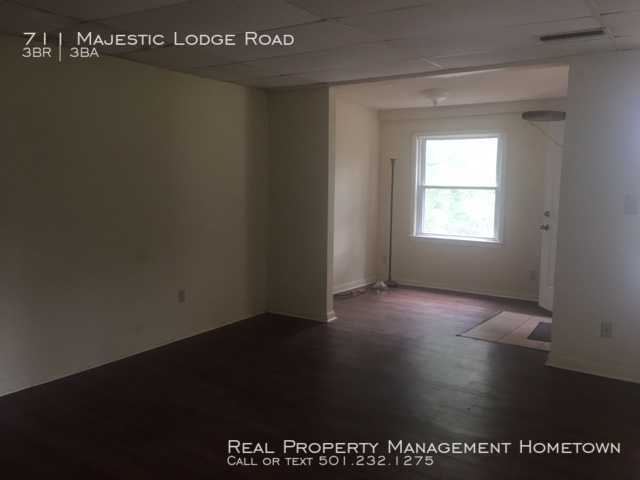 Building Photo - LAKE HOUSE WITH CHARACTER AND CHARM