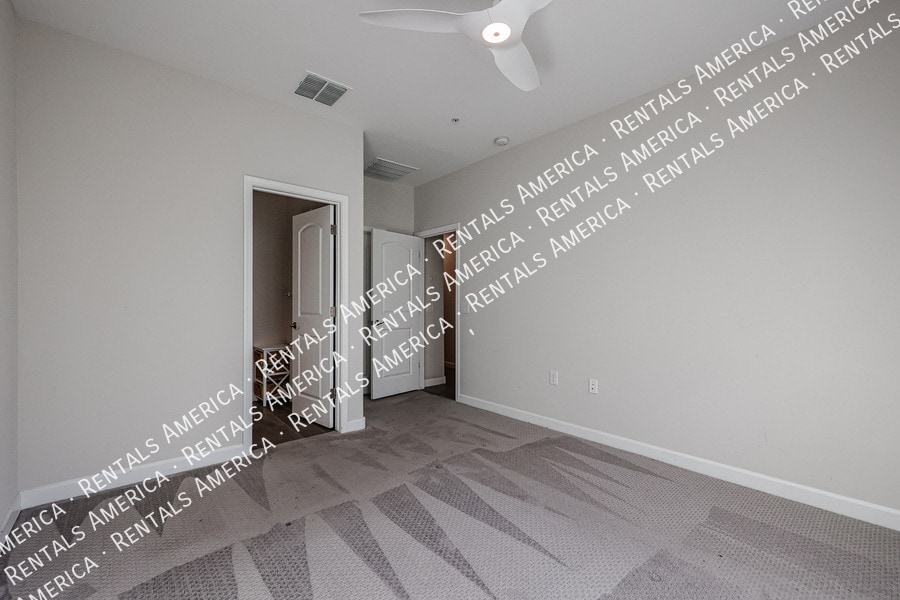 Building Photo - 1255 N Arizona Ave