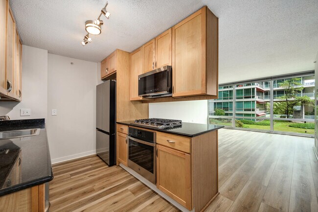 Building Photo - 9655 Woods Dr