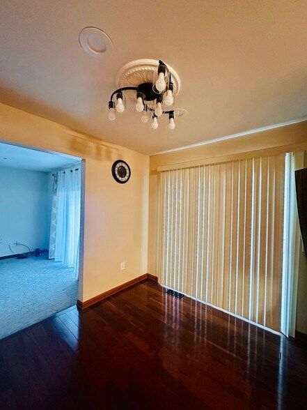Building Photo - 30244 Southampton Ln