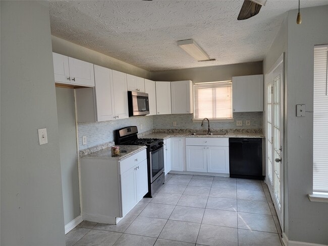 Building Photo - 18506 Andalusian Dr