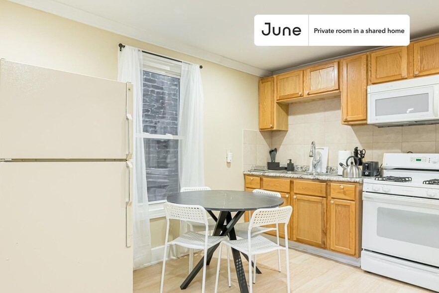 Building Photo - Room in Shared 3 bed/1 bath home