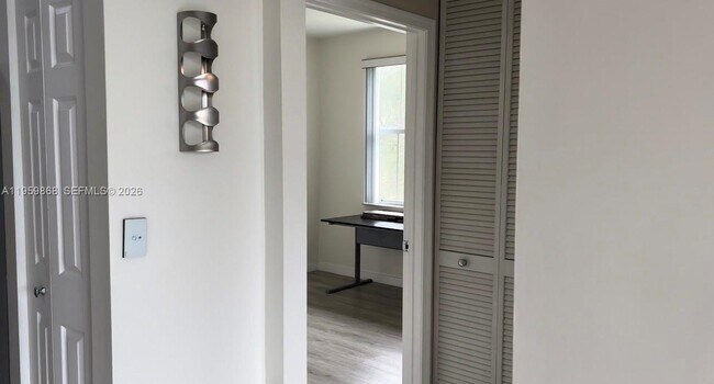 Building Photo - 4702 SW 160th Ave