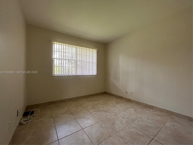 Building Photo - 671 Cypress Lake Blvd