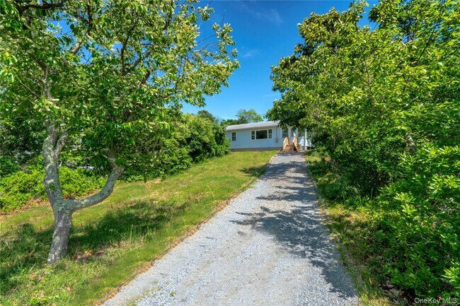 Building Photo - 315 Lake Dr