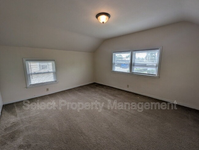 Building Photo - 122 W Creighton Ave