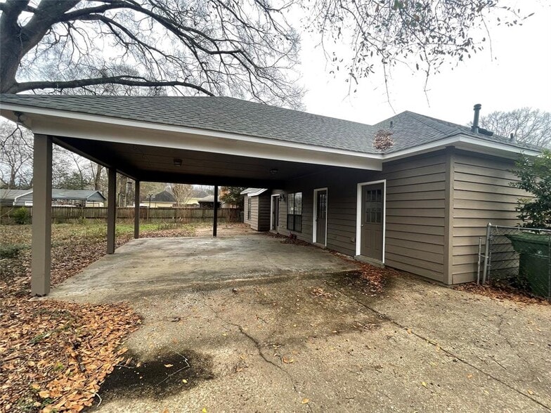 Building Photo - 4013 Meredith Dr