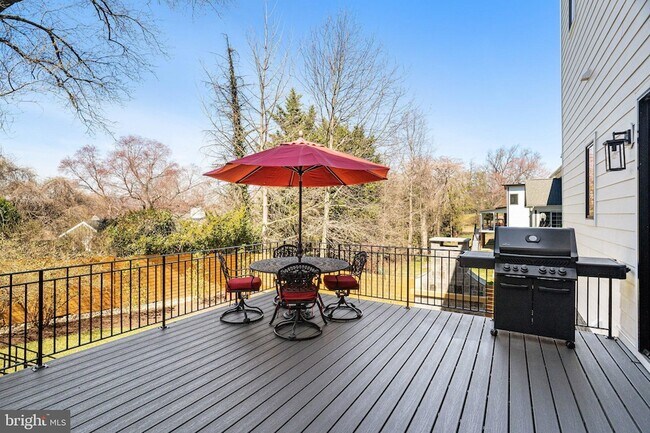 Building Photo - 1100 Balls Hill Rd