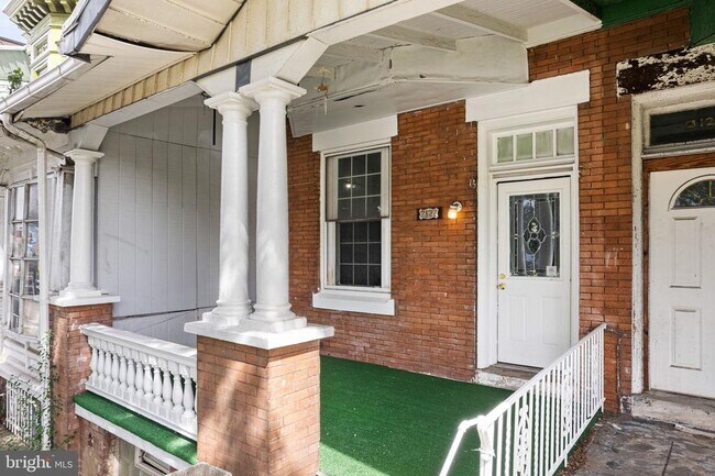 Building Photo - 2127 W Erie Ave