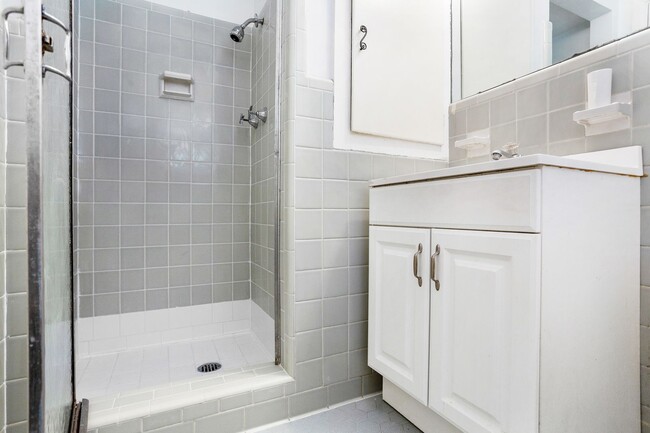 Building Photo - 3-bedroom, 2-bath home with 2-car garage in Casa View