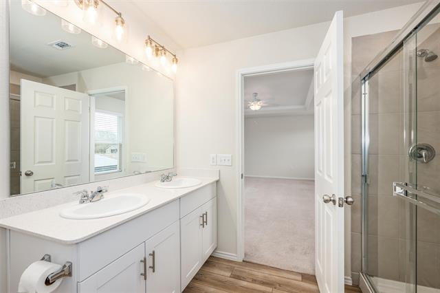 Building Photo - 321 Glenwick Ln