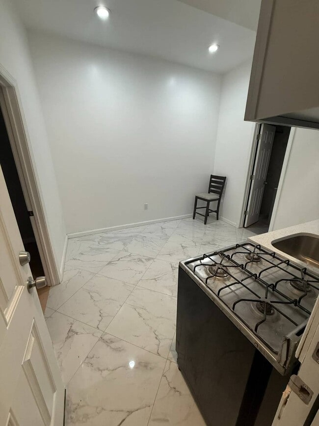 Building Photo - 246-04 Jericho Tpke