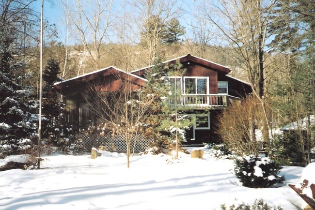 Building Photo - 4168 Lake Shore Dr