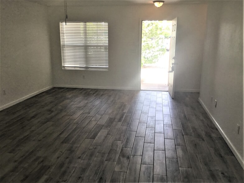 Building Photo - 10244 Shawna St NW