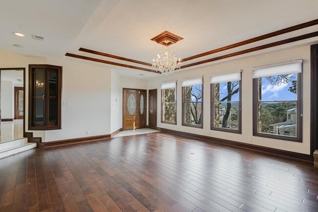 Building Photo - 4000 Belmont Park Dr