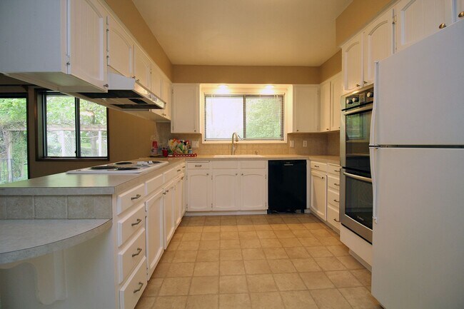 Building Photo - 2727 SE 58th Ave