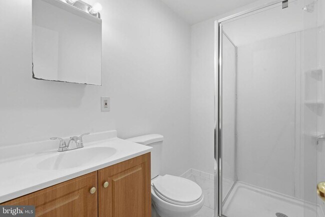 Building Photo - 4904 Hollywood Rd