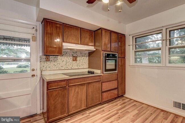 Building Photo - 335 N Madison St