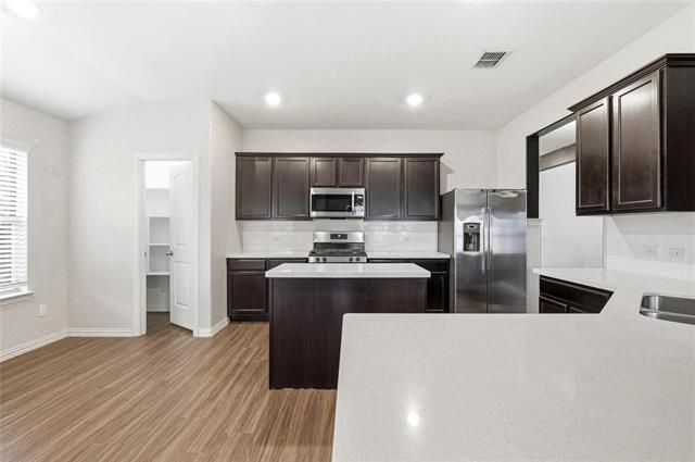 Building Photo - 903 Spruce Ln