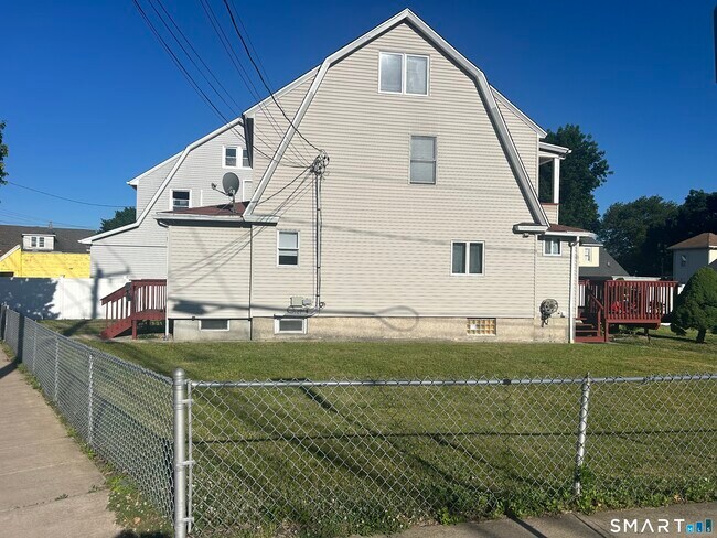 Building Photo - 2136 Barnum Ave