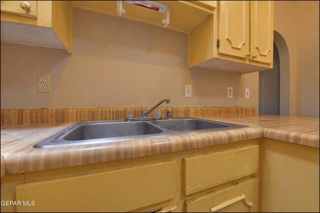 Building Photo - 10711 Ivanhoe Dr