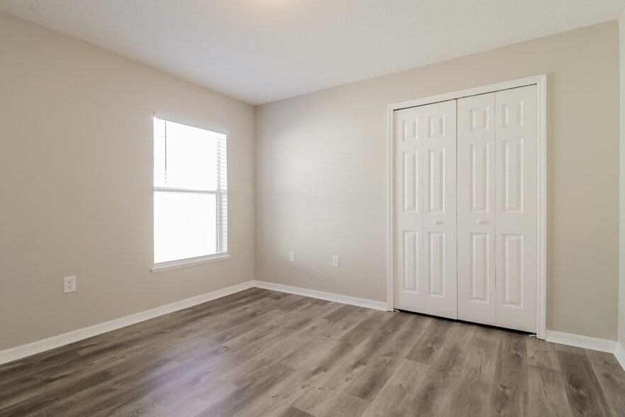 Building Photo - 2114 Nicollett Way
