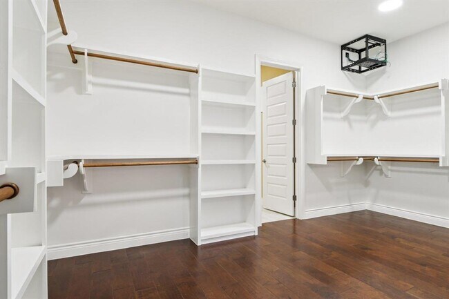 Building Photo - 124 Abamillo Dr
