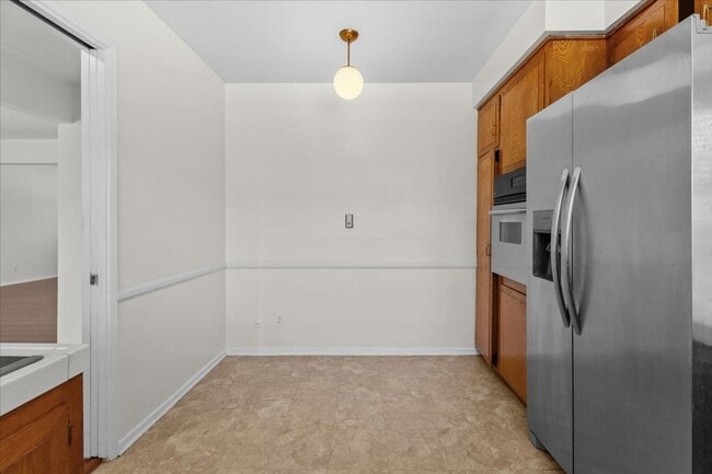 Building Photo - Light-Filled Top Floor Retreat in the Heart of Franklin Village