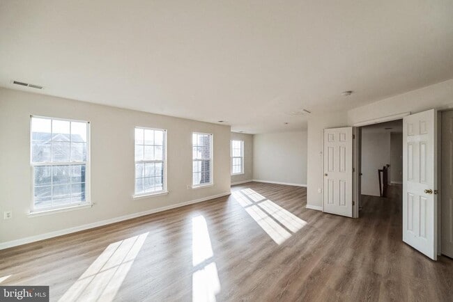 Building Photo - 215 Kemper Ct