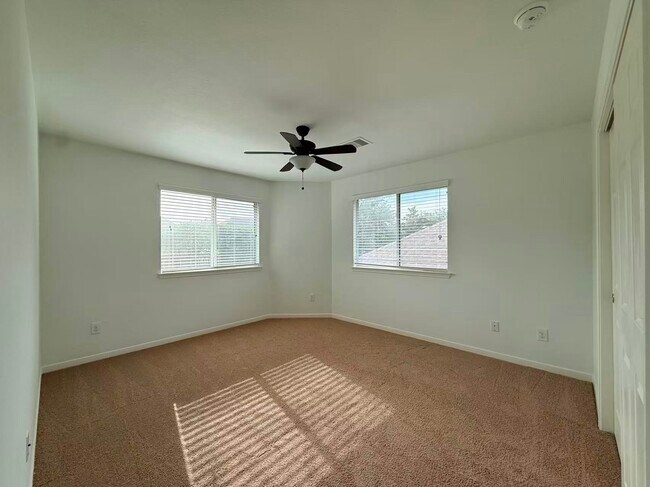 Building Photo - 2814 Ridgeglen Ln
