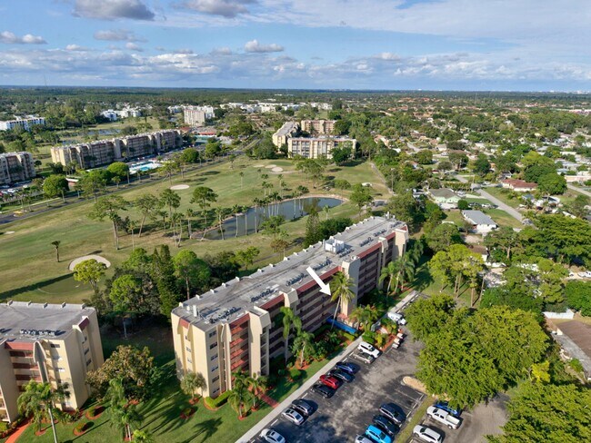 Building Photo - 3810 Via Poinciana