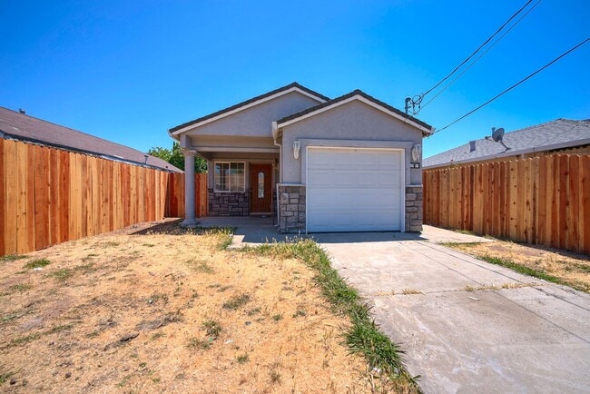 Primary Photo - 2716 Yreka Ave