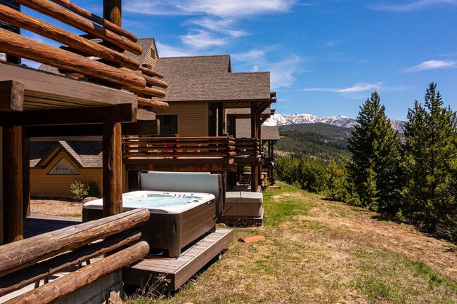 Building Photo - 4 Lower Saddle Ridge Rd