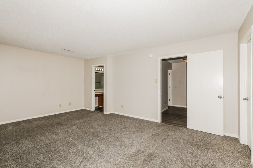 Building Photo - 9205 Middlebury Way