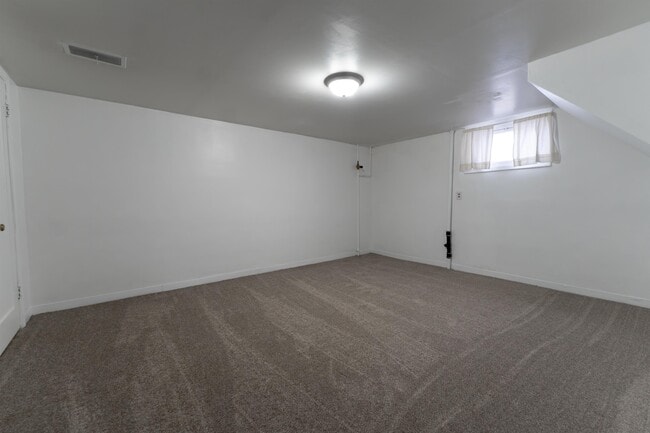 Building Photo - 15 S 400 W