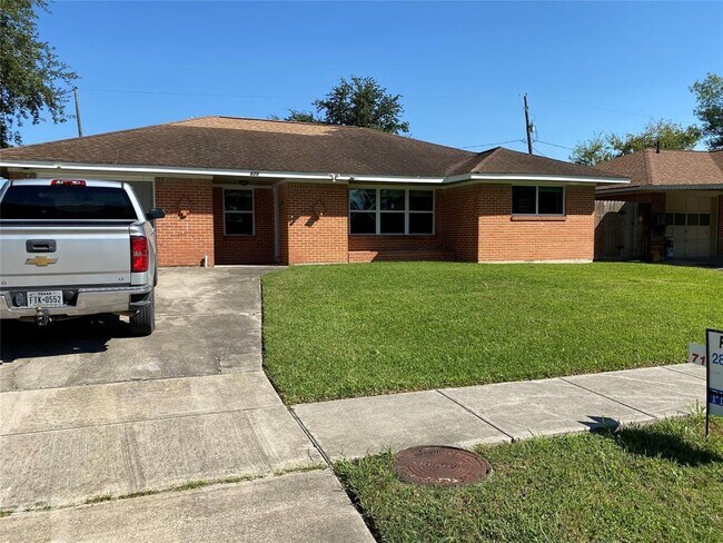 Primary Photo - 679 Marleen St