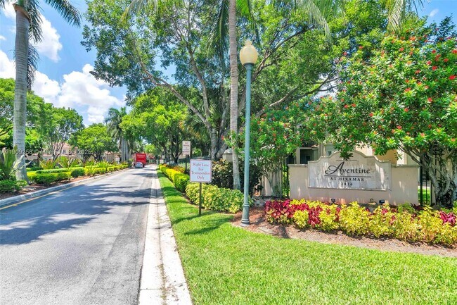 Building Photo - 2498 Centergate Dr