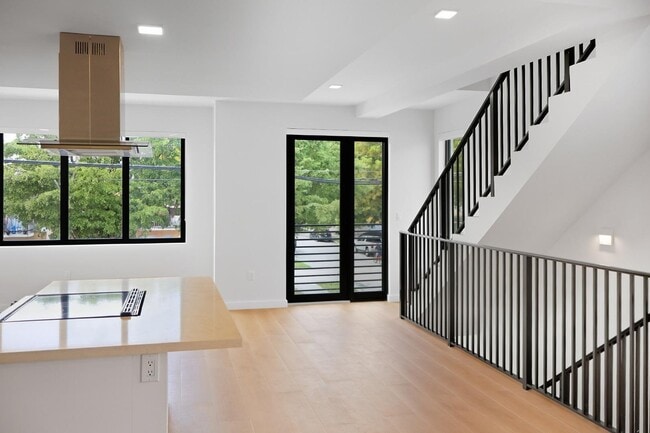 Building Photo - 1376 SW 4th St