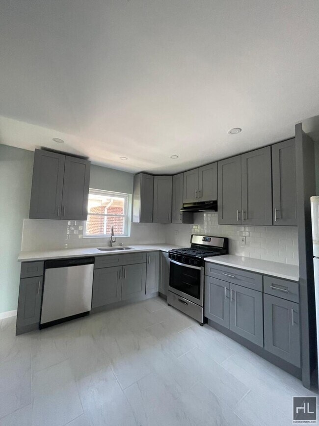 Amazing 3 bed 2 bath BRIARWOOD!!! 1490914985 85th Dr Queens NY