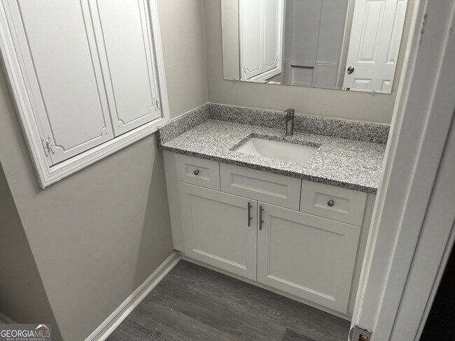 Building Photo - 859 Park Pl NE