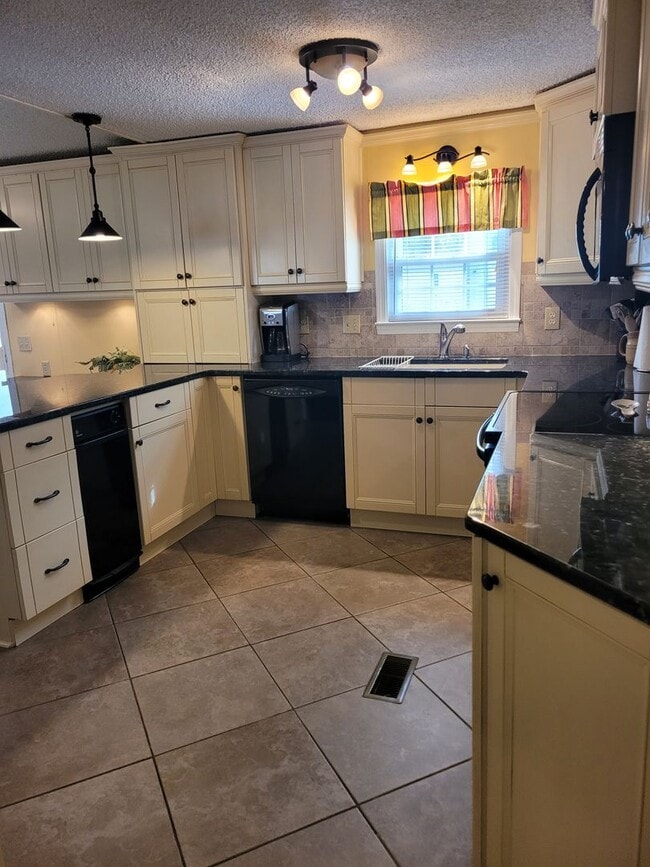 Building Photo - 5 Bedroom Beach House