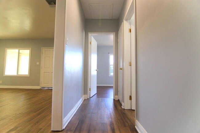 Building Photo - 8806 Haskell Ave