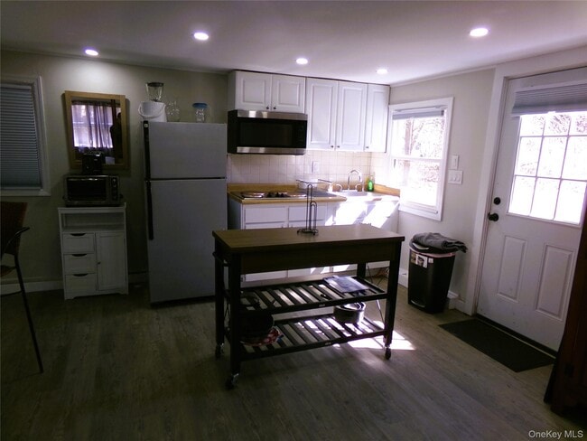 Building Photo - 406 Sepasco Center St