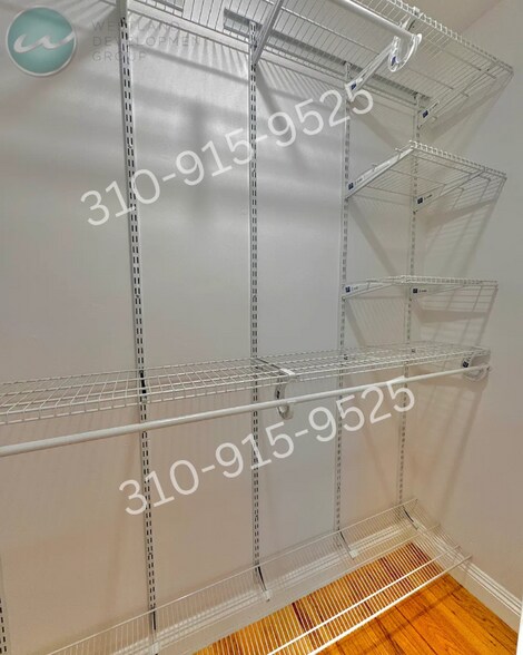 Building Photo - 3166 S Barrington Ave