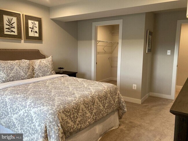 Building Photo - 7045 Eaglehead Dr