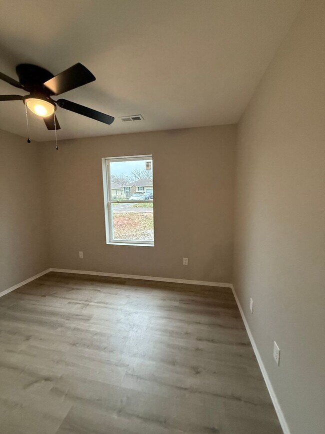 Building Photo - 1420 W Scott St