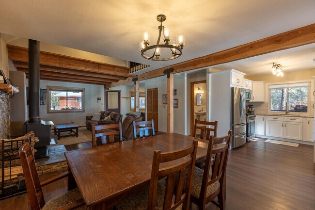 Building Photo - 1810 Shenandoah Dr