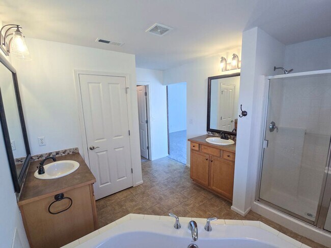 Building Photo - Gorgeous 4 Bedroom Lake Stevens Home in Cr...