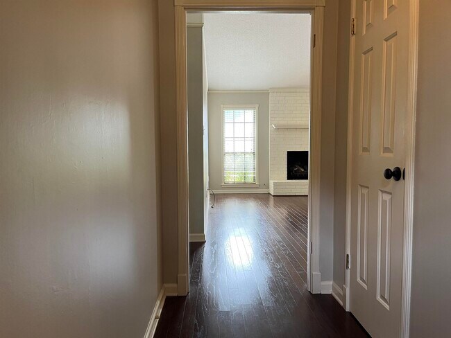 Building Photo - 1800 Allenby Rd